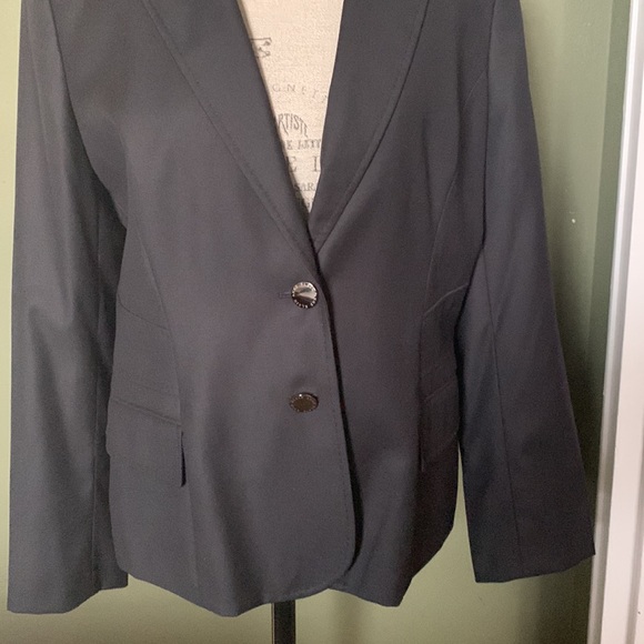 BNWOT ANNE KLEIN Black Blazer, two front pockets, with stitching details. - Picture 10 of 12